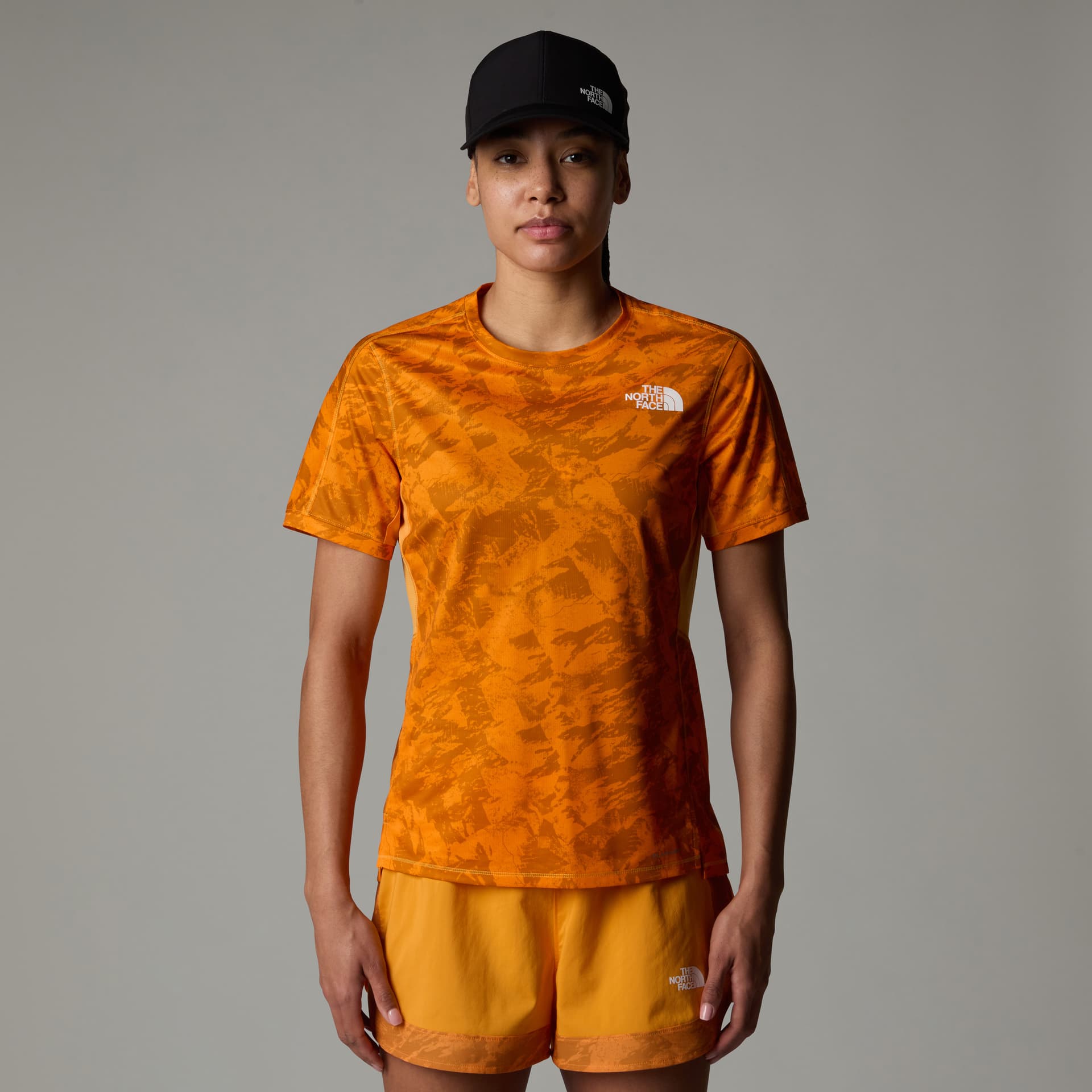 The North Face The North Face Women's Sunriser Short Sleeve Apricot Glaze Mountain
