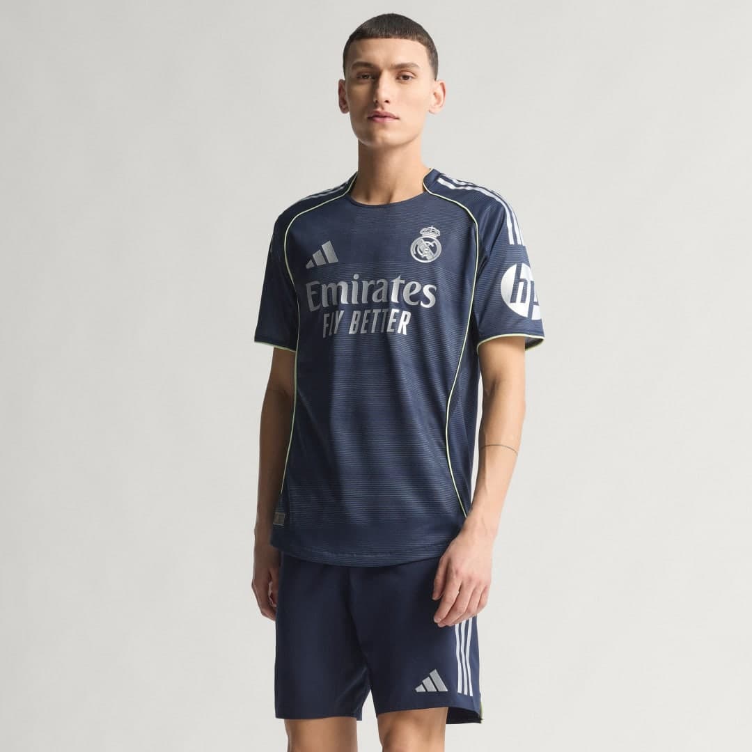 Real Madrid 25/26 Authentic Bortetrøye