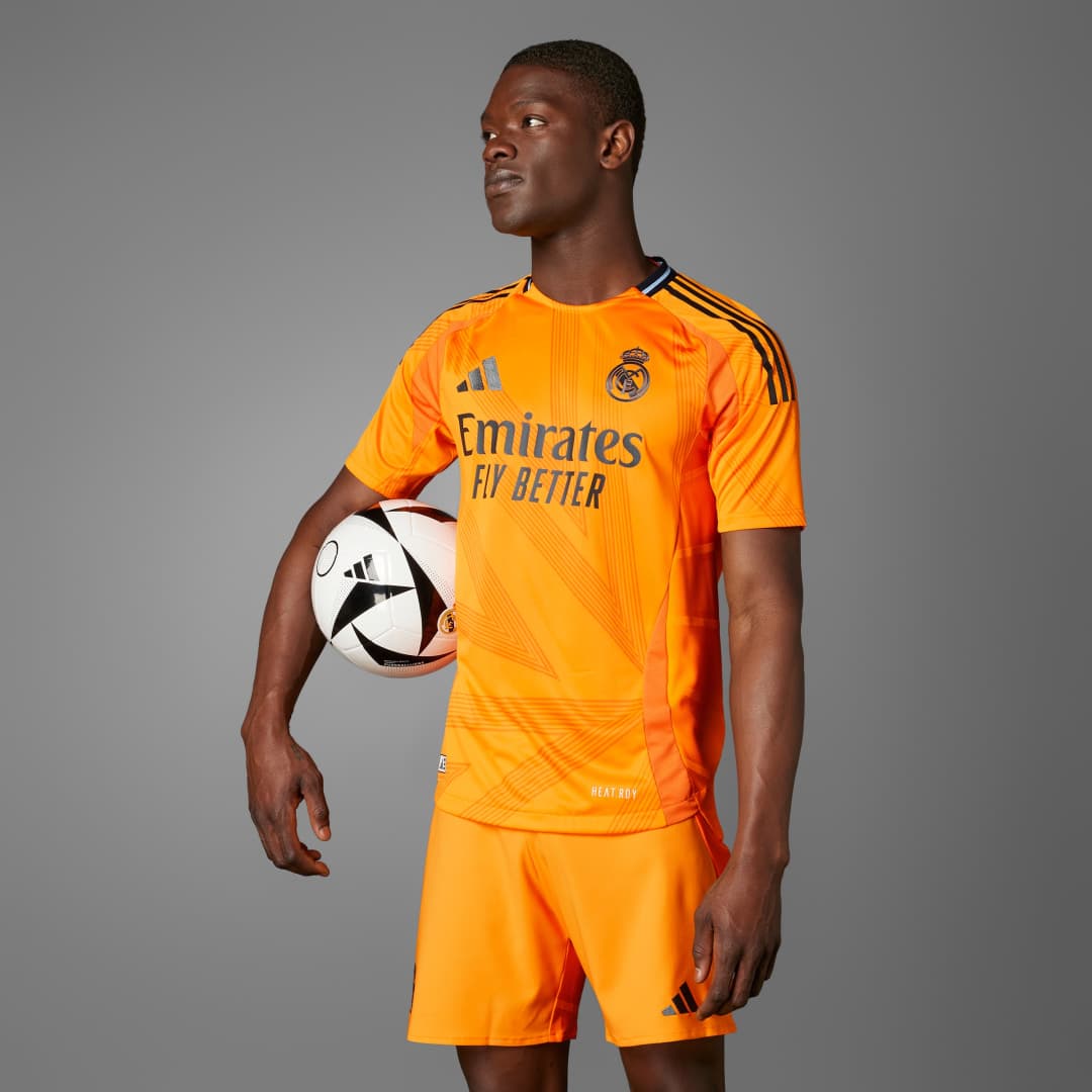 Adidas Real Madrid 24/25 Authentic Bortetrøye