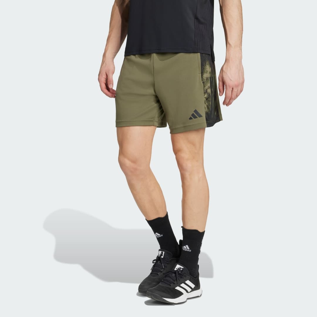 Train Essentials Seasonal 3-Stripes Short