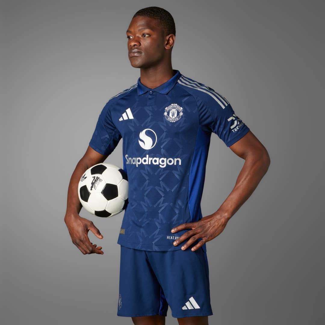 Adidas Manchester United 24/25 Authentic Bortetrøye