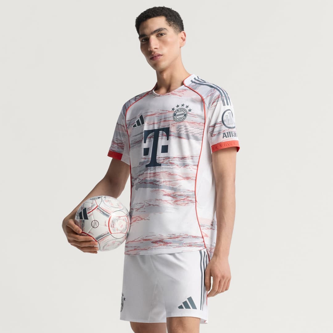 Adidas FC Bayern 25/26 Authentic Bortetrøye