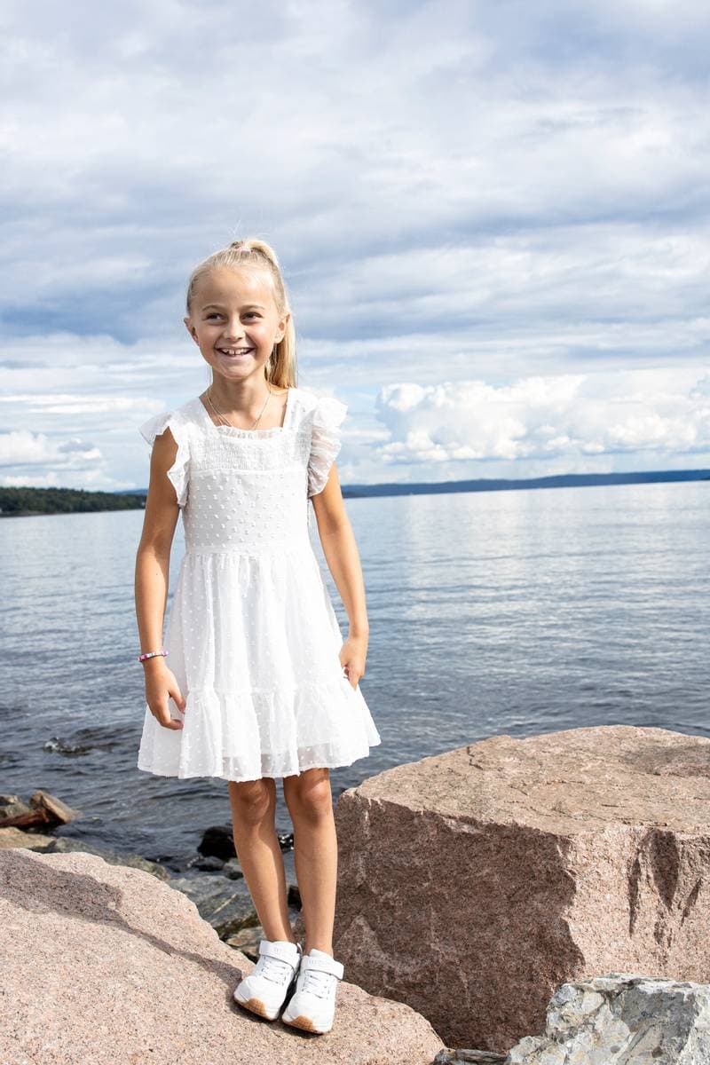 Vilje & Ve Linda Kjole White (134 / 9 år)