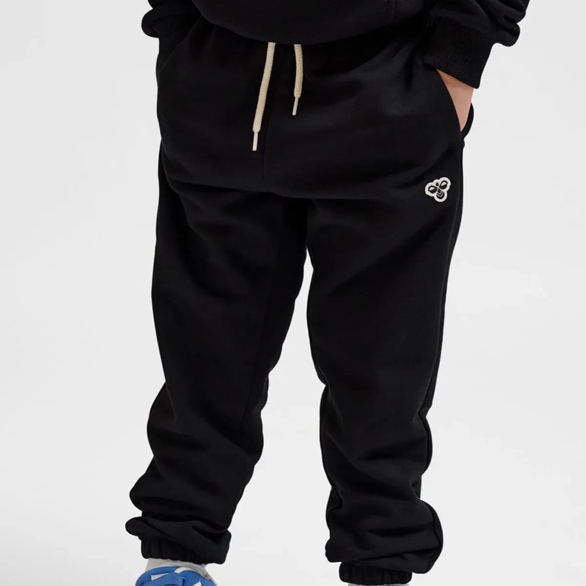 Hummel Jr Loose Joggebukse Bee Black (140 / 10 år)