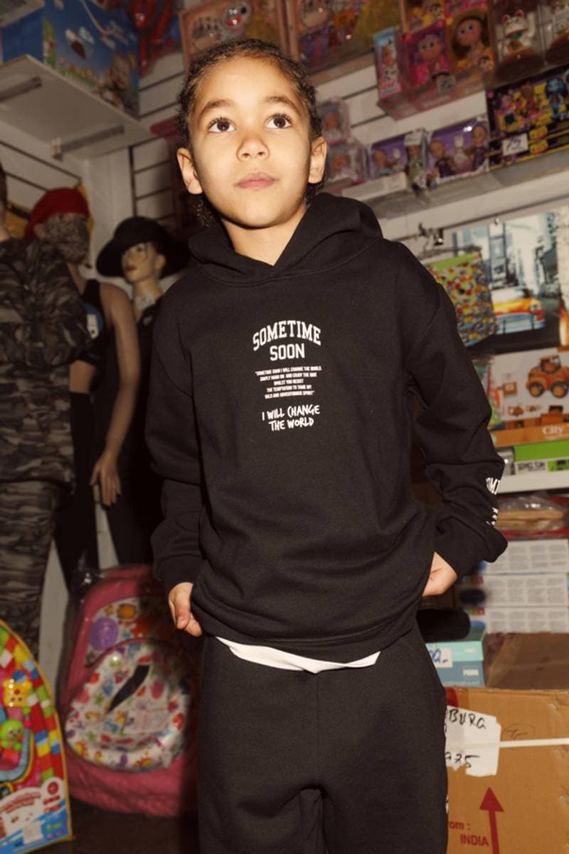 Sometime Soon Sometime Soon Dimas Hoodie Black (104 / 4 år)