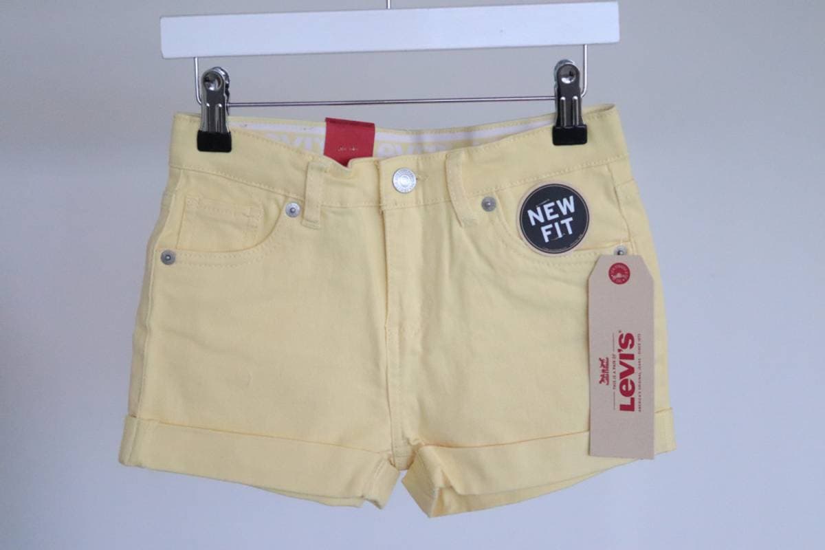Gul Levis Non Denim Shorts (98 /3 år)